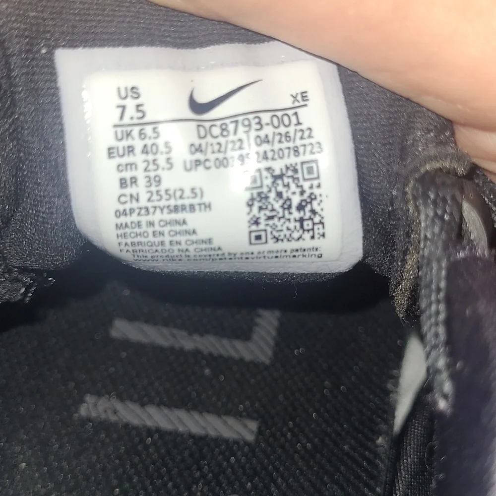 Nike Pegasus Trail 3 GTX.  Triple Black.  Size 7.5 Men. - Picture 9 of 13